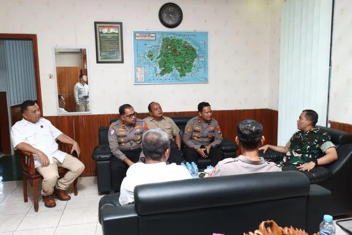 Wakapolres Belitung Kompol Bagus Krisna Ekaputra, didampingi para Pejabat Utama (PJU) Polres Belitung Jalin Silaturahmi ke Kodim 0414/Belitung, Perkuat Sinergitas TNI–Polri