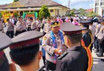 Polres Belitung Gelar Tradisi Pelepasan Kapolres AKBP Sarwo Edi Wibowo dan Ketua Bhayangkari Ny. Ice Sarwo Edi dipimpin oleh Kapolres Belitung AKBP Satria Darma