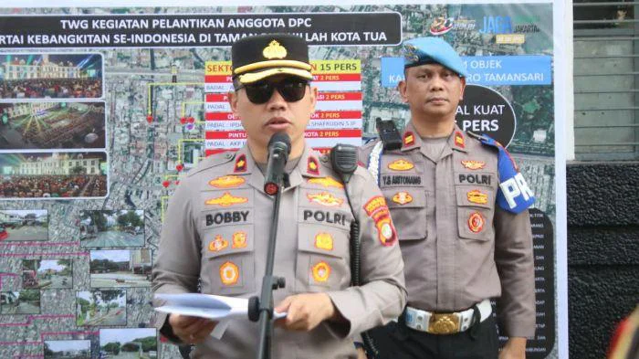 Kapolsek Metro Tamansari selaku Kapam Obyek, Kompol Bobby M. Zulfikar Pimpin Apel Pengamanan Pelantikan DPC PKB, di kawasan Kota Tua, Pastikan Kegiatan Berjalan Aman dan Kondusif