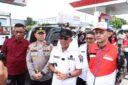 Kapolres Belitung AKBP Satria Darma bersama Bupati Belitung H. Djoni Alamsyah Hidayat, S.Sos dan Forum Koordinasi Pimpinan Daerah (Forkopimda) melaksanakan inspeksi mendadak (sidak) ke dua Stasiun Pengisian Bahan Bakar Umum (SPBU) di Kecamatan Tanjungpandan, Rabu (22/7/2026).