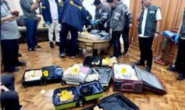 Polisi Geledah Rumah di Sentul, Tim penyidik dari Kortas Tipikor Polri bersama Ditreskrimsus Polda Metro Jaya berhasil menyita barang bukti fantastis, sita 74 Kg Emas dan Uang Asing Senilai Rp 476 Miliar